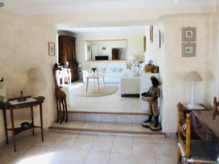 Villa for Sale in Nice, Nice Area 8