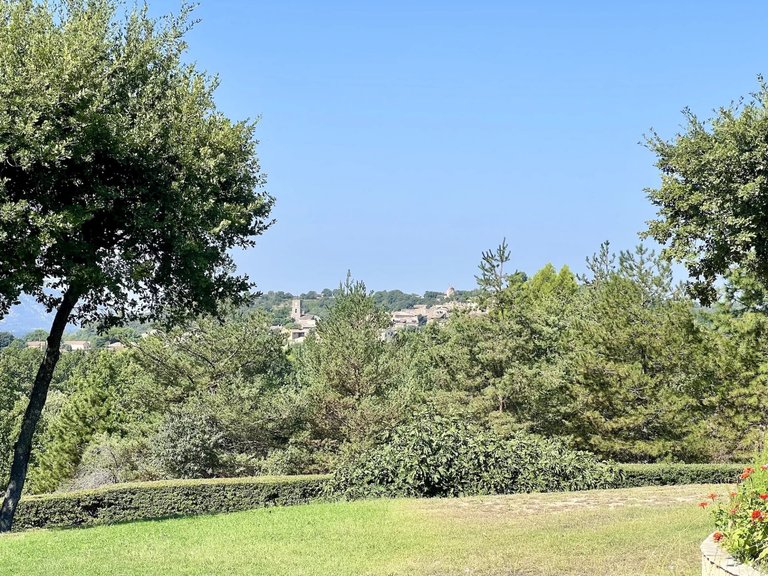 Villa for Sale in Goult, The Luberon / Vaucluse 2