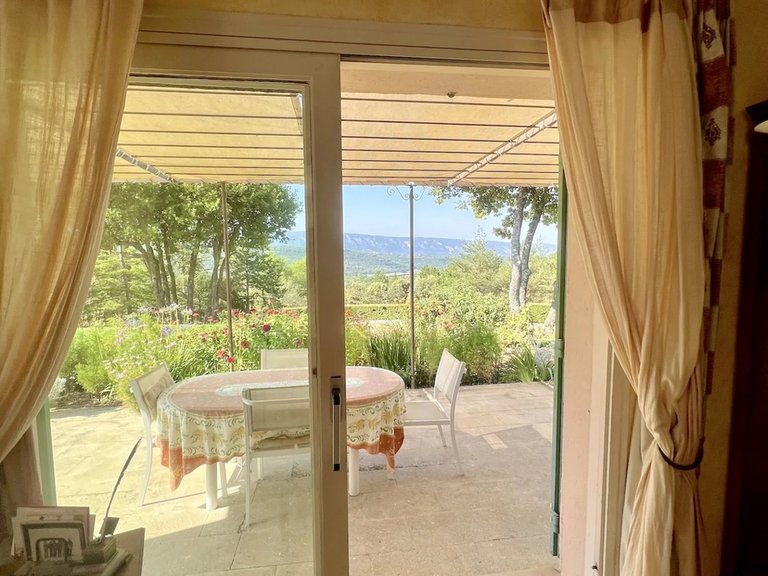 Villa for Sale in Goult, The Luberon / Vaucluse 18
