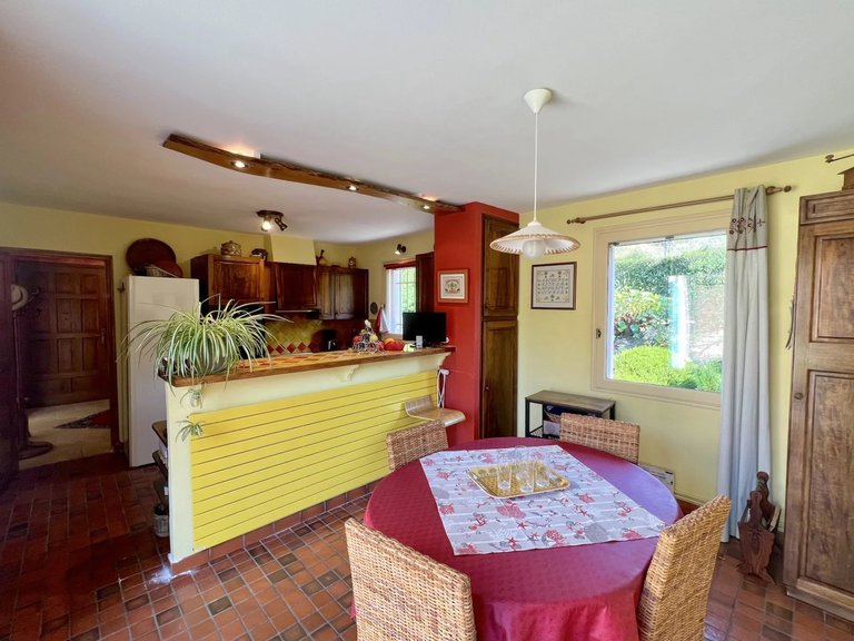 Villa for Sale in Goult, The Luberon / Vaucluse 20