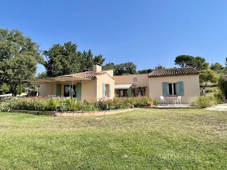 Villa for Sale in Goult, The Luberon / Vaucluse 3