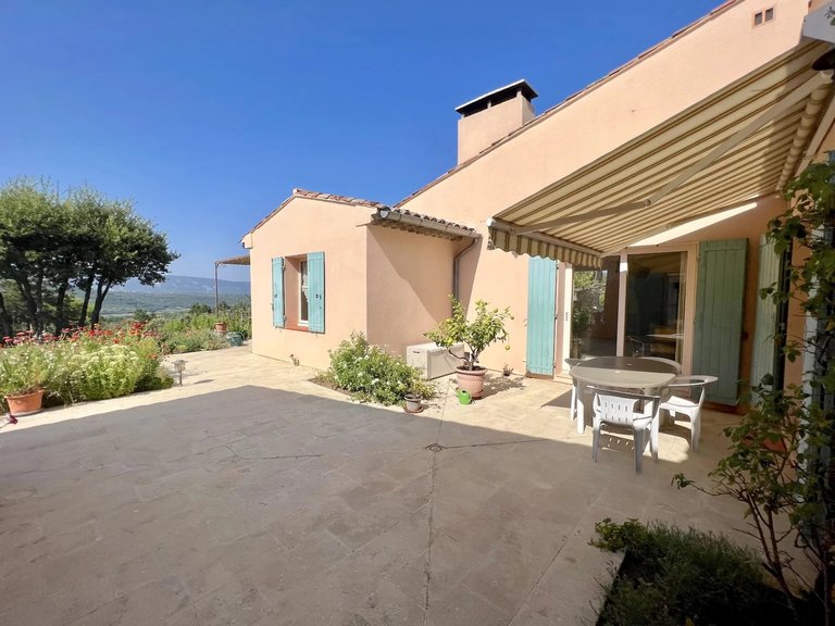 Villa for Sale in Goult, The Luberon / Vaucluse 6