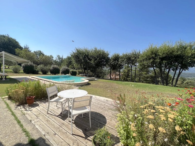 Villa for Sale in Goult, The Luberon / Vaucluse 7