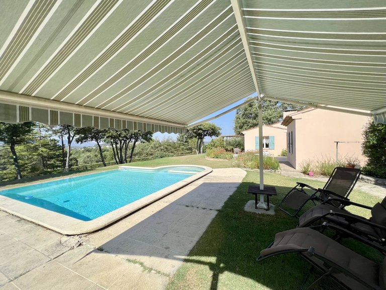 Villa for Sale in Goult, The Luberon / Vaucluse 8