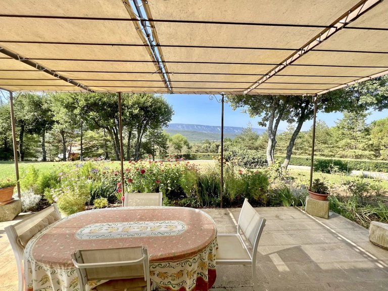 Villa for Sale in Goult, The Luberon / Vaucluse 9