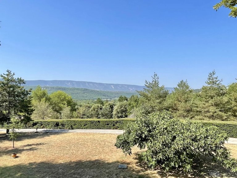 Villa for Sale in Goult, The Luberon / Vaucluse 10
