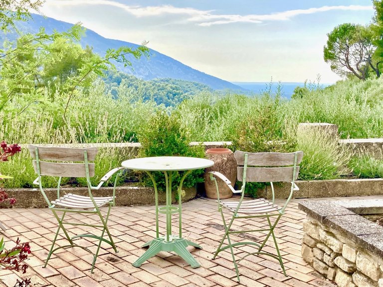 Villa for Sale in Oppede, The Luberon / Vaucluse 1