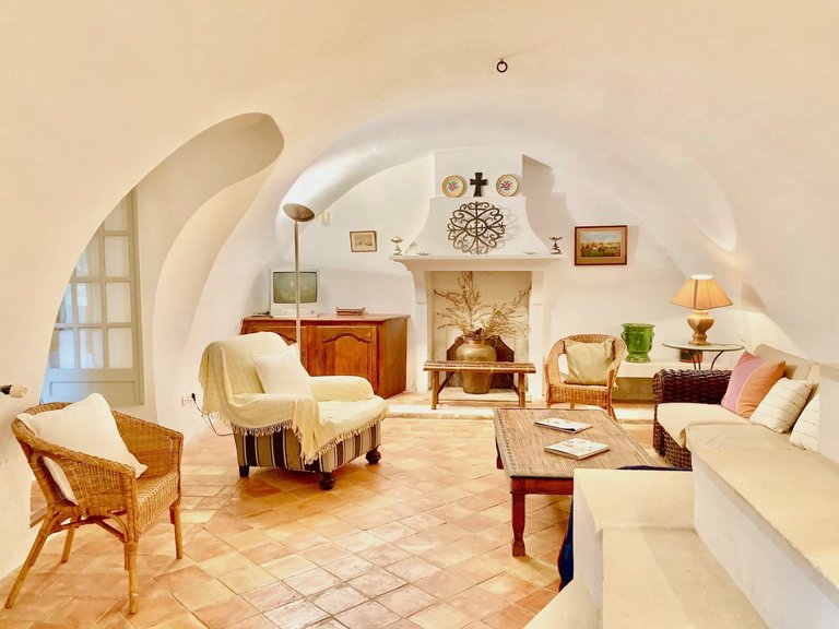 Villa for Sale in Oppede, The Luberon / Vaucluse 15