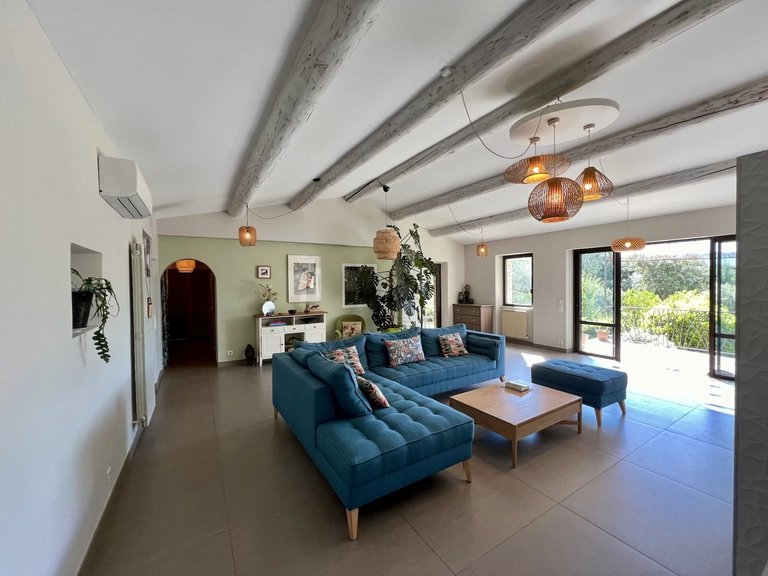 Villa for Sale in Goult, The Luberon / Vaucluse 14