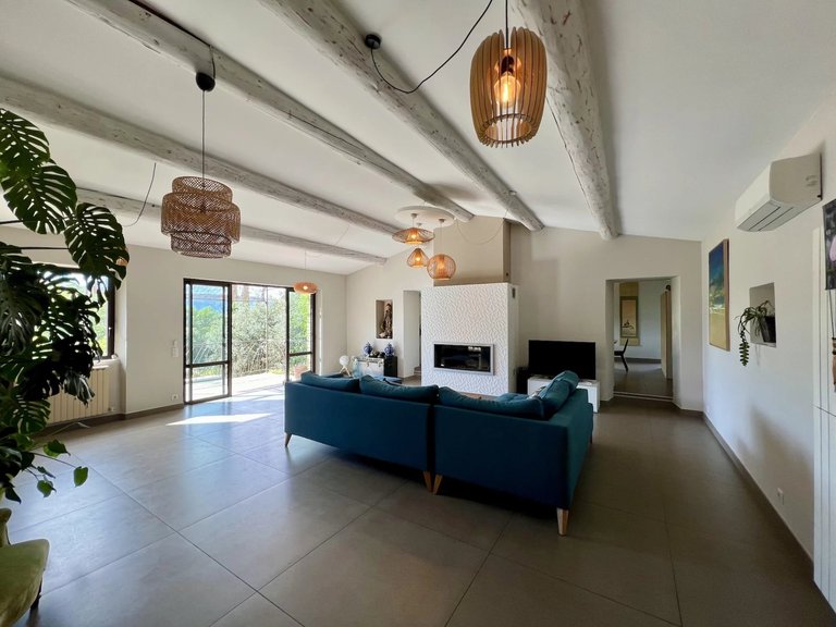 Villa for Sale in Goult, The Luberon / Vaucluse 15