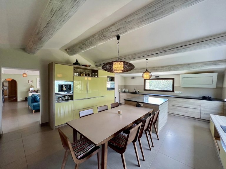 Villa for Sale in Goult, The Luberon / Vaucluse 17