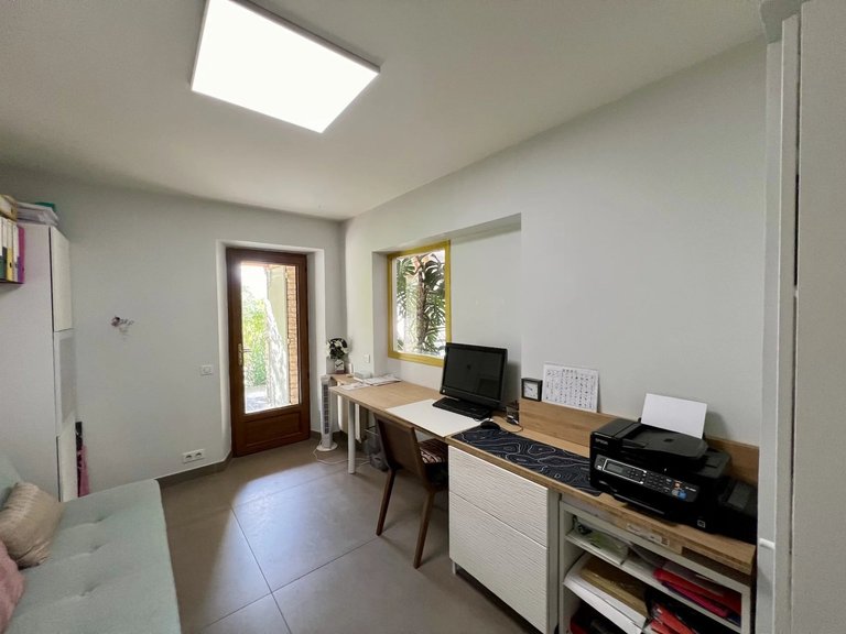 Villa for Sale in Goult, The Luberon / Vaucluse 18