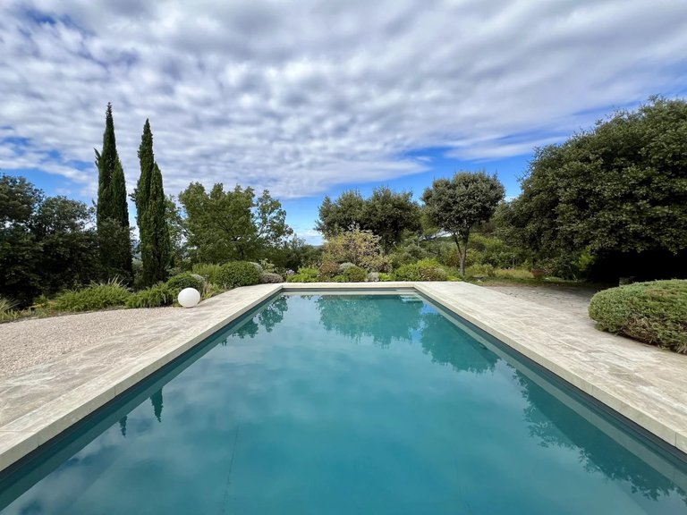Villa for Sale in Goult, The Luberon / Vaucluse 4