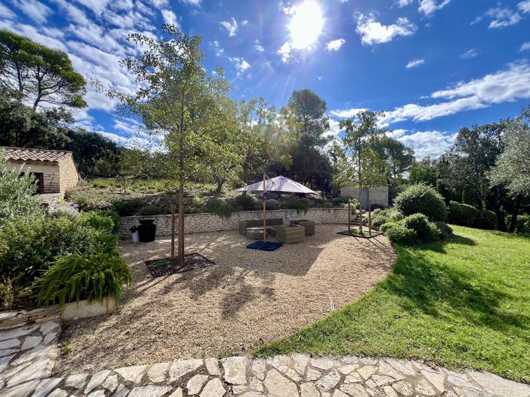 Villa for Sale in Goult, The Luberon / Vaucluse 8