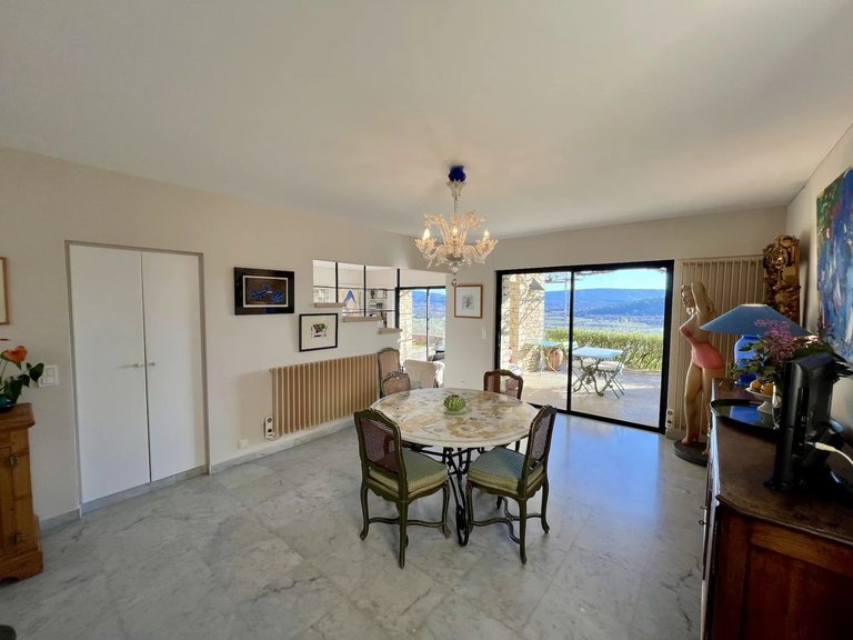 Villa for Sale in Gordes, The Luberon / Vaucluse 12