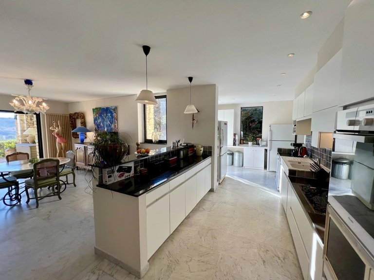Villa for Sale in Gordes, The Luberon / Vaucluse 14
