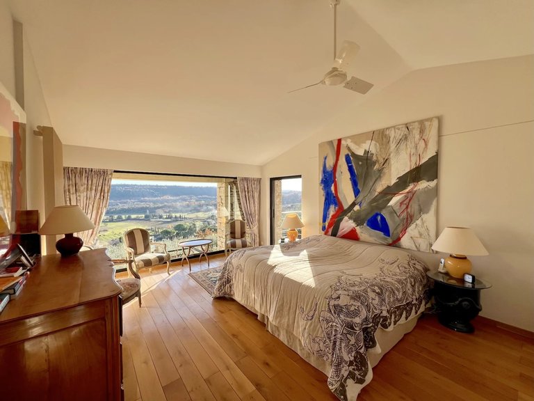 Villa for Sale in Gordes, The Luberon / Vaucluse 15