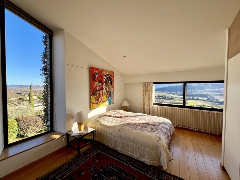 Villa for Sale in Gordes, The Luberon / Vaucluse 16