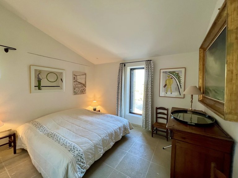 Villa for Sale in Gordes, The Luberon / Vaucluse 17