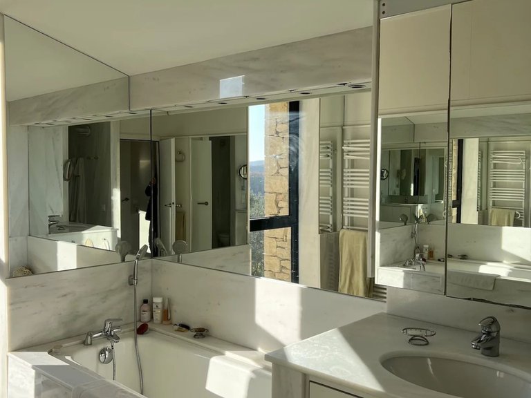 Villa for Sale in Gordes, The Luberon / Vaucluse 18
