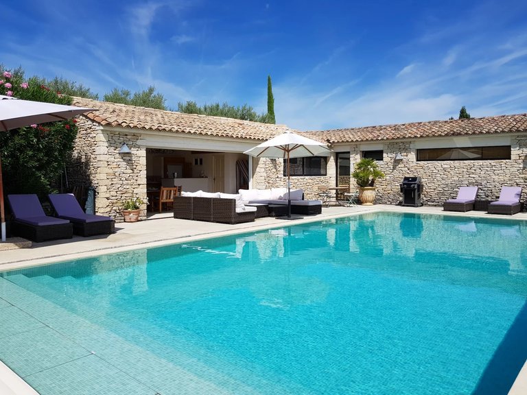 Villa for Sale in Gordes, The Luberon / Vaucluse 3