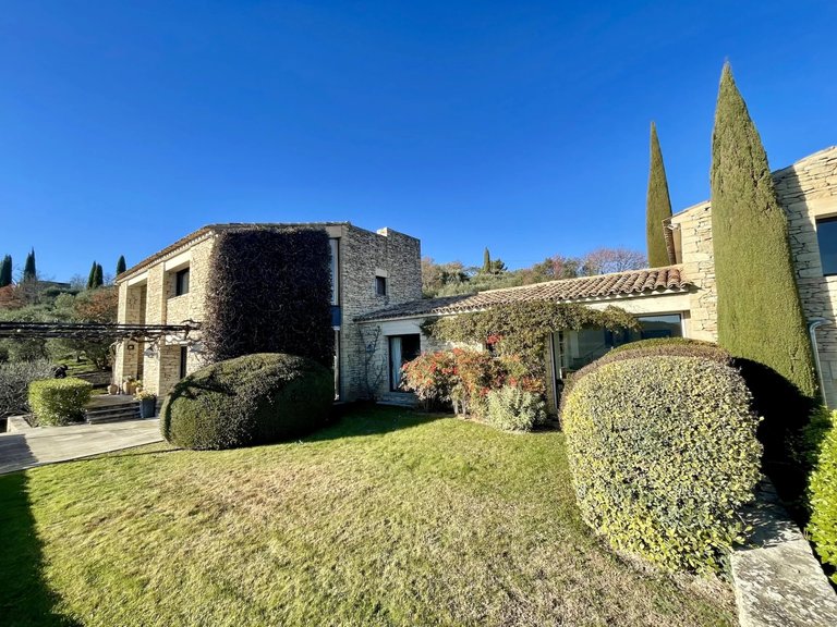 Villa for Sale in Gordes, The Luberon / Vaucluse 4