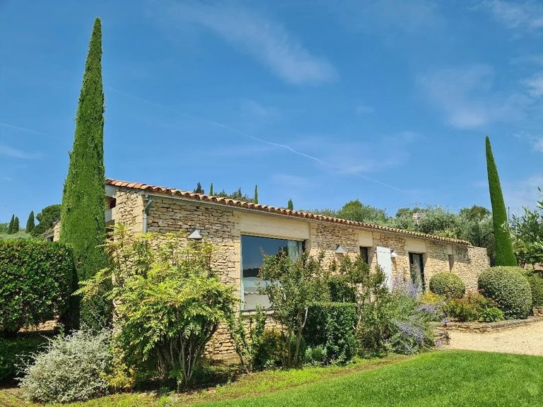 Villa for Sale in Gordes, The Luberon / Vaucluse 6
