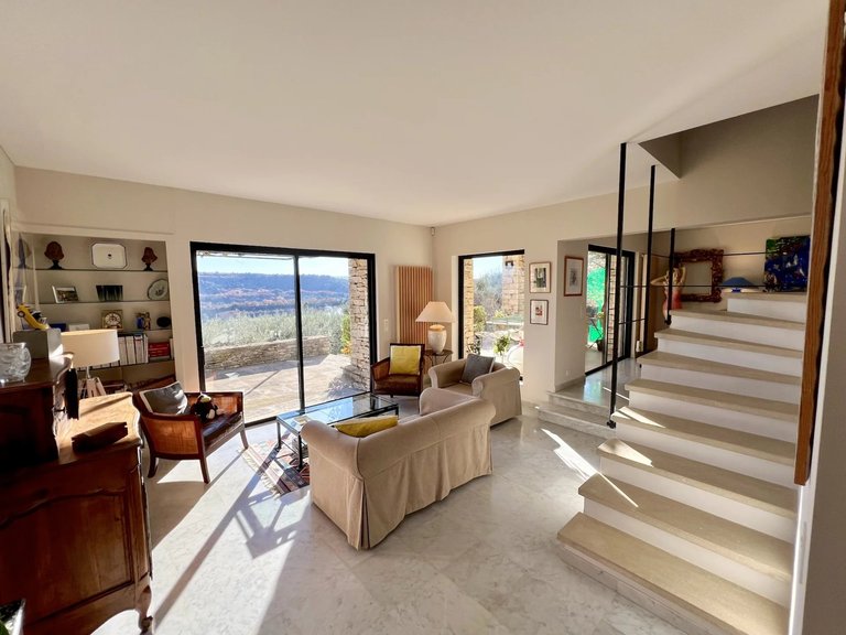 Villa for Sale in Gordes, The Luberon / Vaucluse 9