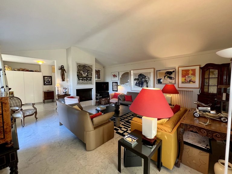 Villa for Sale in Gordes, The Luberon / Vaucluse 10