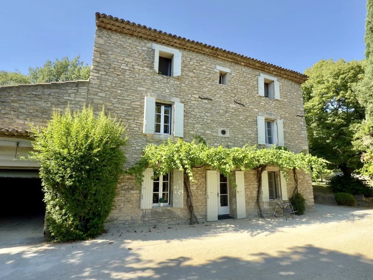 Villa for Sale in Goult, The Luberon / Vaucluse 1