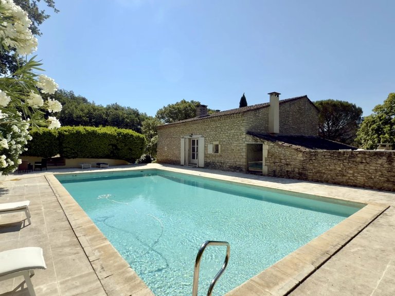 Villa for Sale in Goult, The Luberon / Vaucluse 2