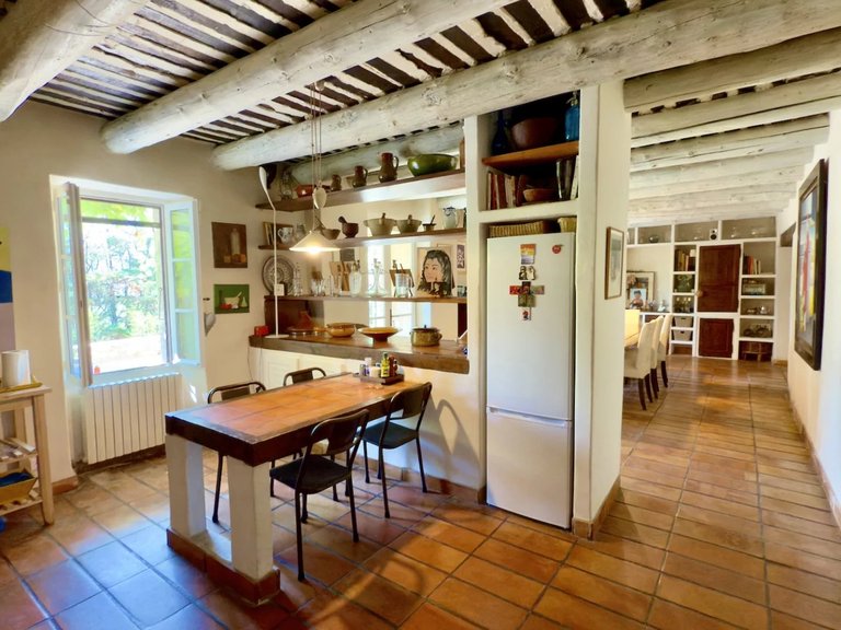 Villa for Sale in Goult, The Luberon / Vaucluse 11