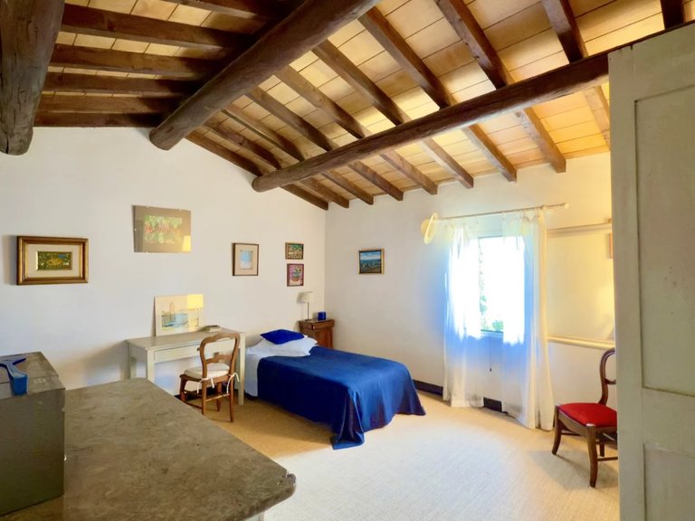 Villa for Sale in Goult, The Luberon / Vaucluse 15