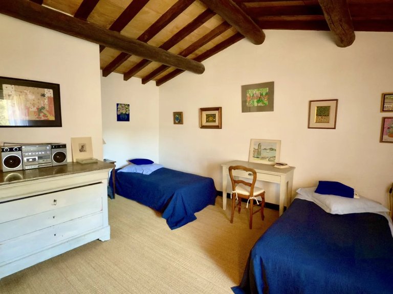 Villa for Sale in Goult, The Luberon / Vaucluse 16