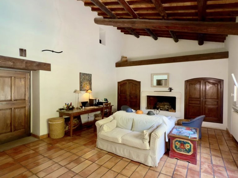 Villa for Sale in Goult, The Luberon / Vaucluse 6