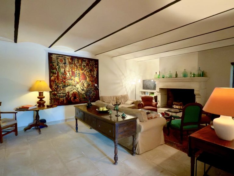 Villa for Sale in Goult, The Luberon / Vaucluse 7
