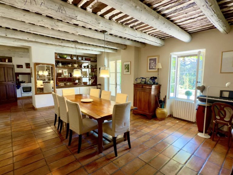 Villa for Sale in Goult, The Luberon / Vaucluse 10