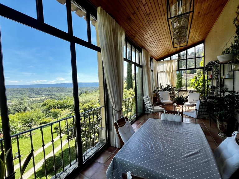 Villa for Sale in Gordes, The Luberon / Vaucluse 11