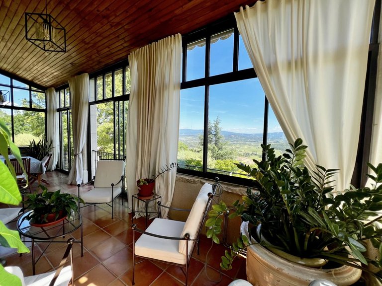 Villa for Sale in Gordes, The Luberon / Vaucluse 12