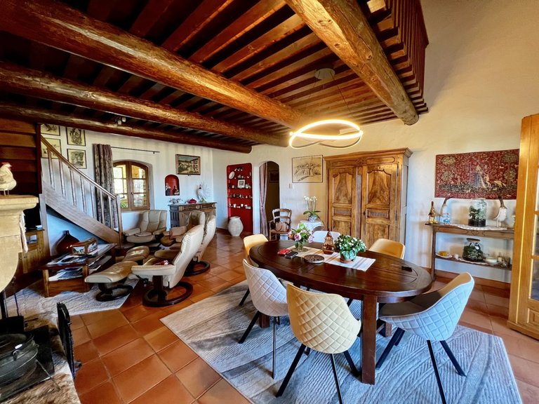Villa for Sale in Gordes, The Luberon / Vaucluse 13