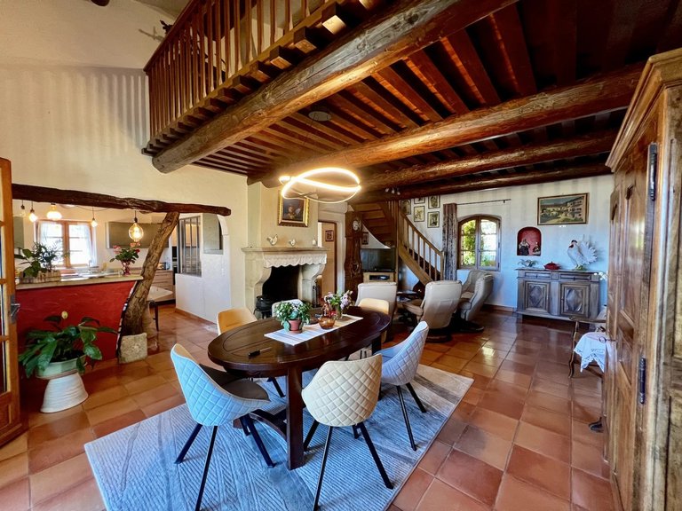 Villa for Sale in Gordes, The Luberon / Vaucluse 14