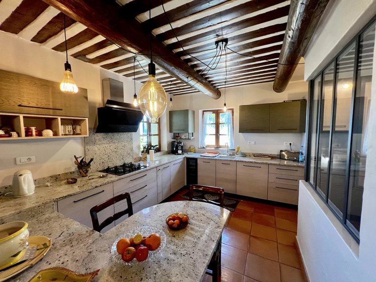 Villa for Sale in Gordes, The Luberon / Vaucluse 15