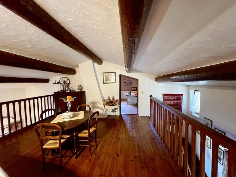 Villa for Sale in Gordes, The Luberon / Vaucluse 16