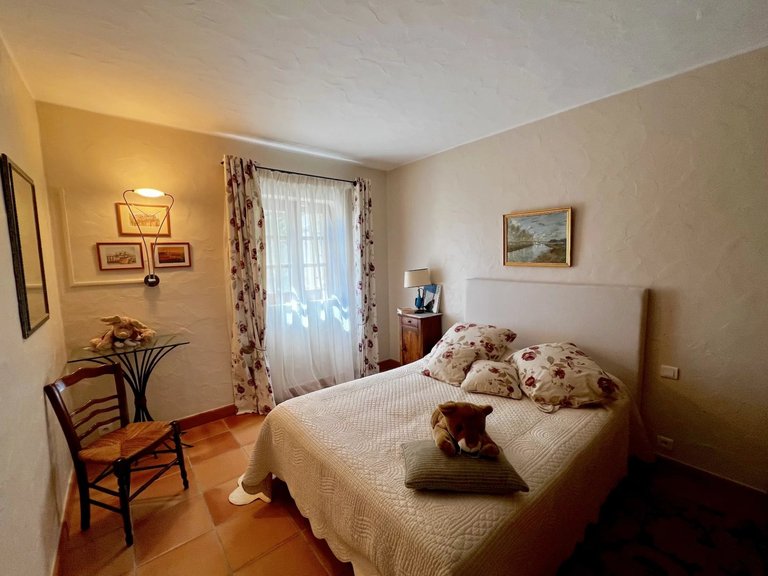 Villa for Sale in Gordes, The Luberon / Vaucluse 19