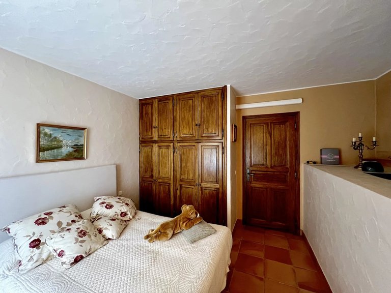 Villa for Sale in Gordes, The Luberon / Vaucluse 20
