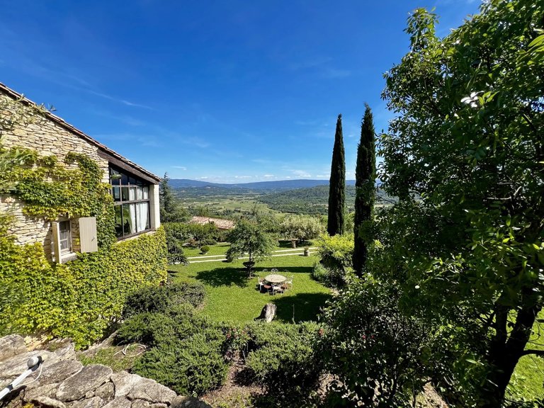 Villa for Sale in Gordes, The Luberon / Vaucluse 4