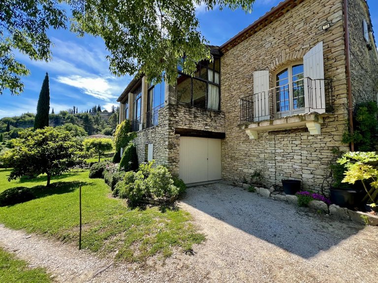 Villa for Sale in Gordes, The Luberon / Vaucluse 5