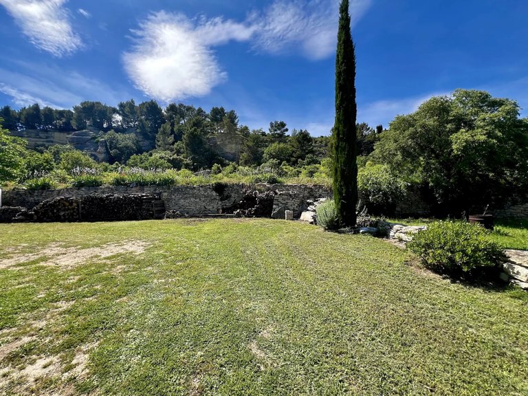 Villa for Sale in Gordes, The Luberon / Vaucluse 8