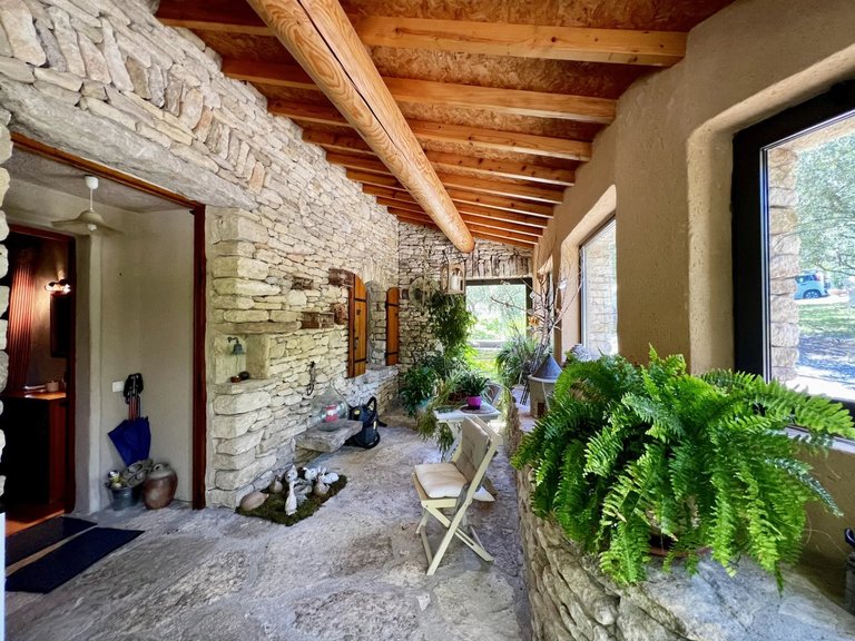 Villa for Sale in Gordes, The Luberon / Vaucluse 10