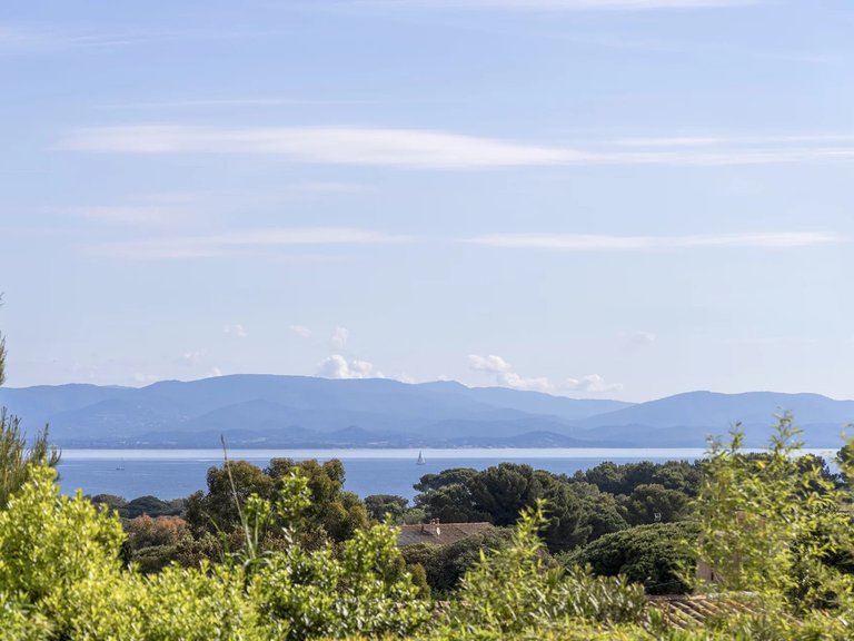 Villa for Sale in Hyeres, Provence Coast (cassis To Cavalaire) 1
